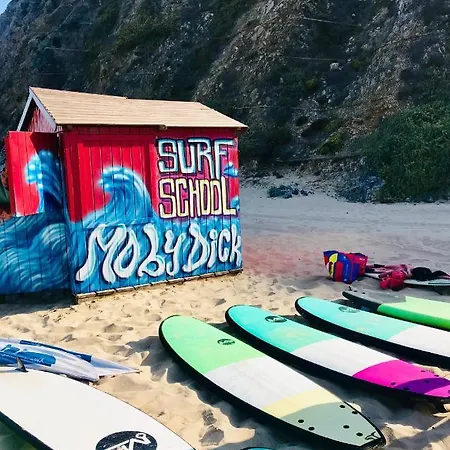 Moby Dick Cascais Хостел Малвейра-да-Серра